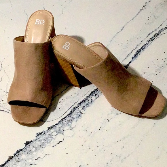 NWOT Chunky Heeled Mules - Picture 1 of 5